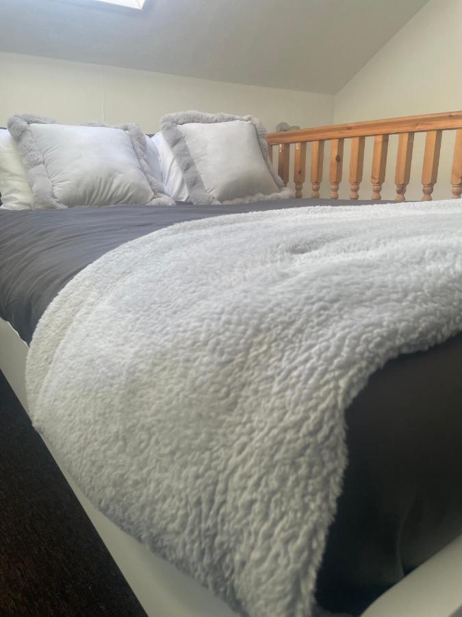 Home Sweet Home In Rg1 With Free Parking Reading Bagian luar foto