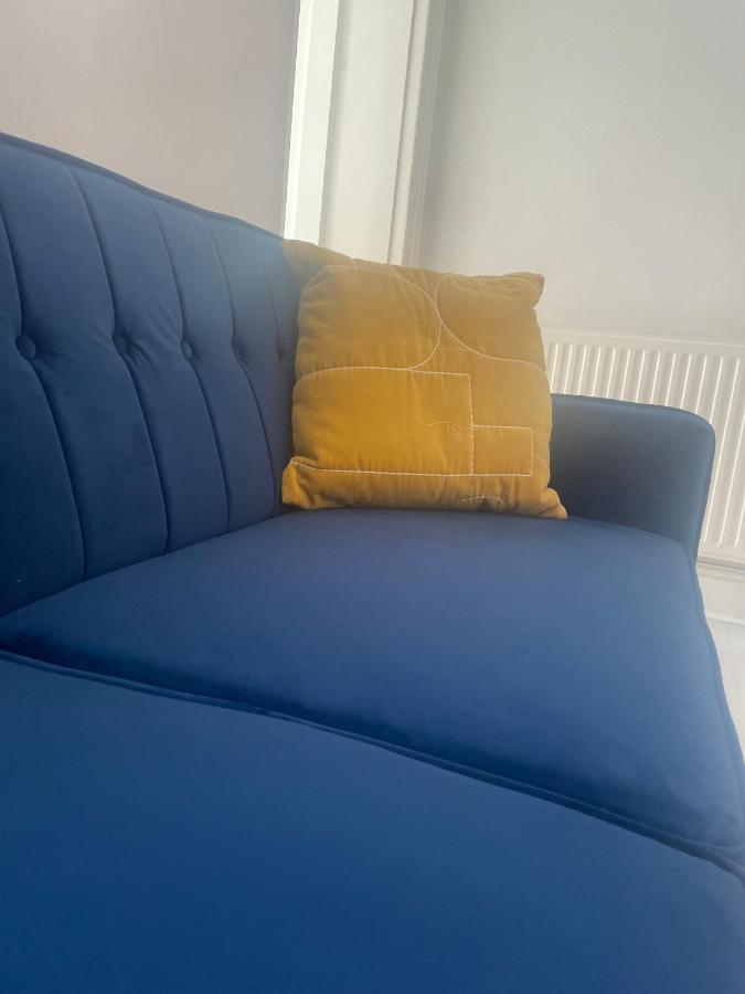 Home Sweet Home In Rg1 With Free Parking Reading Bagian luar foto