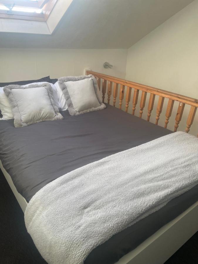 Home Sweet Home In Rg1 With Free Parking Reading Bagian luar foto