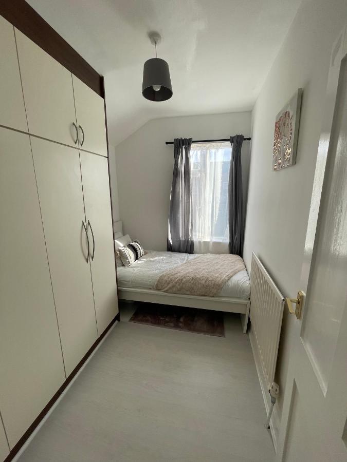 Home Sweet Home In Rg1 With Free Parking Reading Bagian luar foto