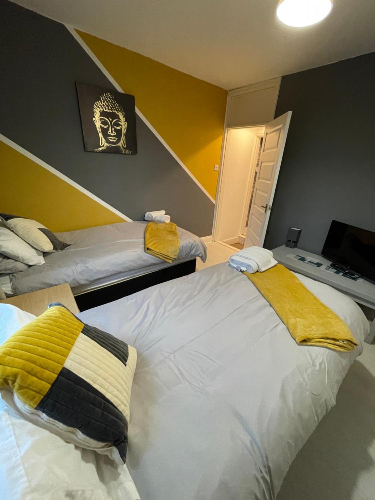 Home Sweet Home In Rg1 With Free Parking Reading Bagian luar foto