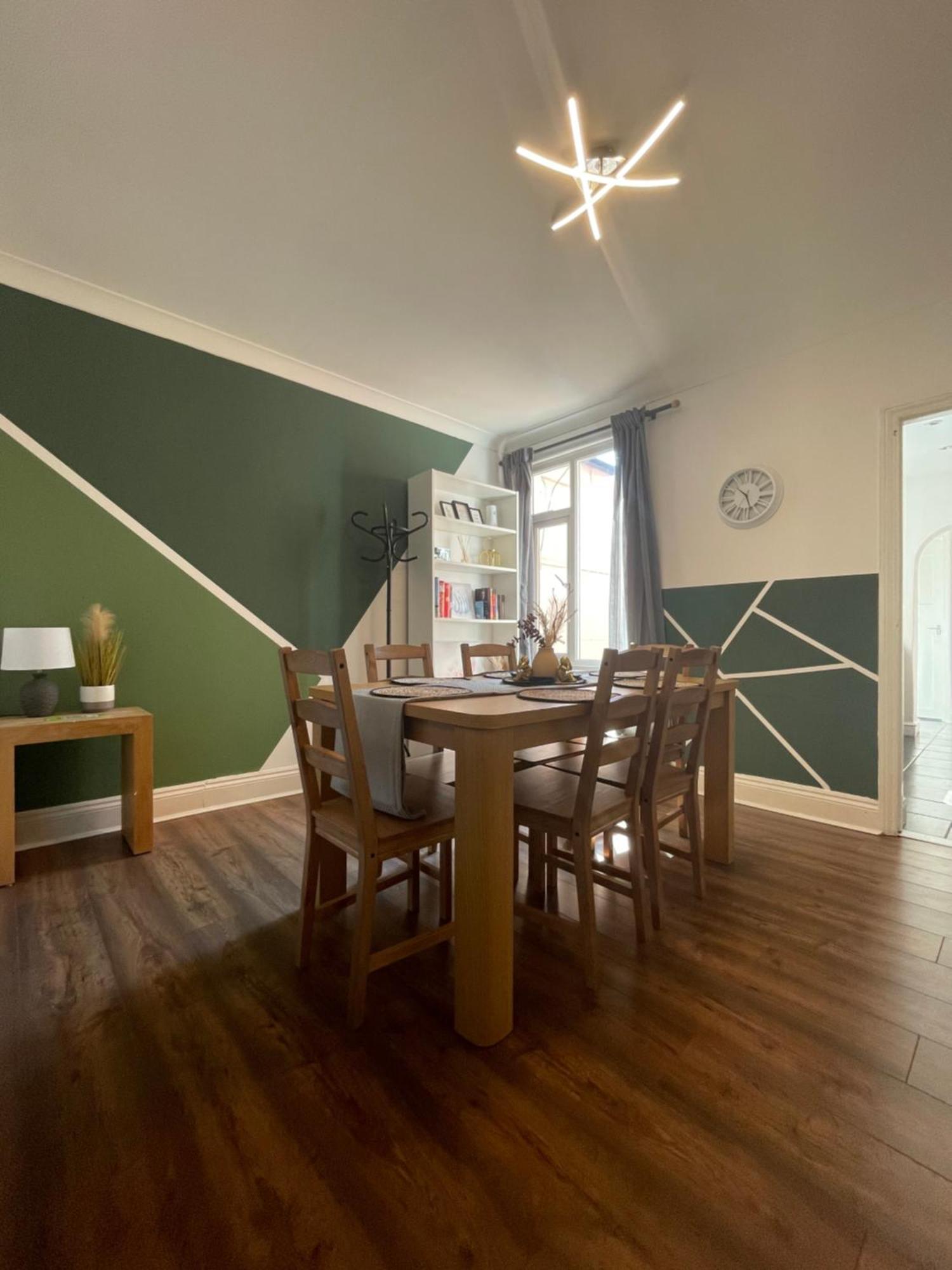 Home Sweet Home In Rg1 With Free Parking Reading Bagian luar foto
