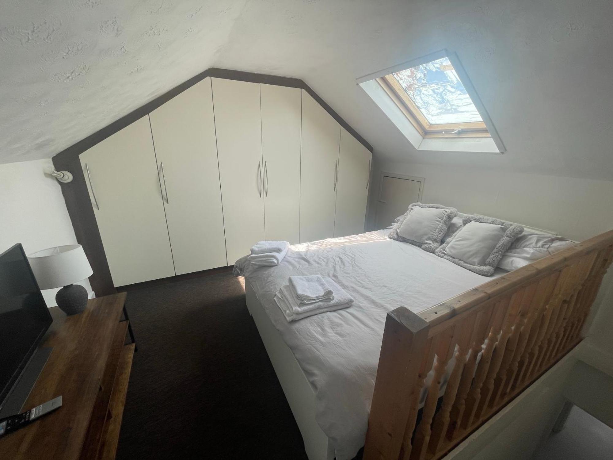 Home Sweet Home In Rg1 With Free Parking Reading Bagian luar foto