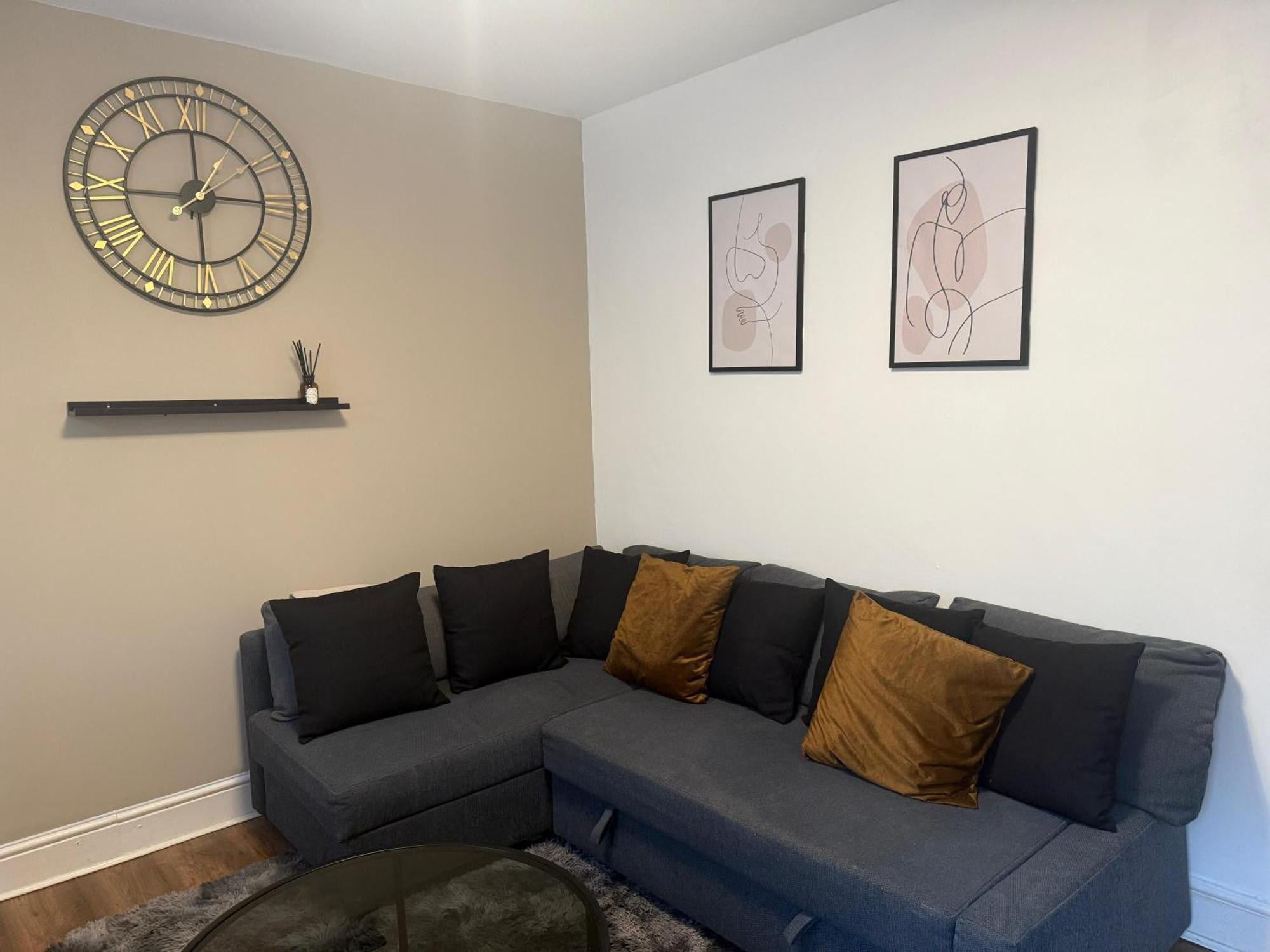 Home Sweet Home In Rg1 With Free Parking Reading Bagian luar foto