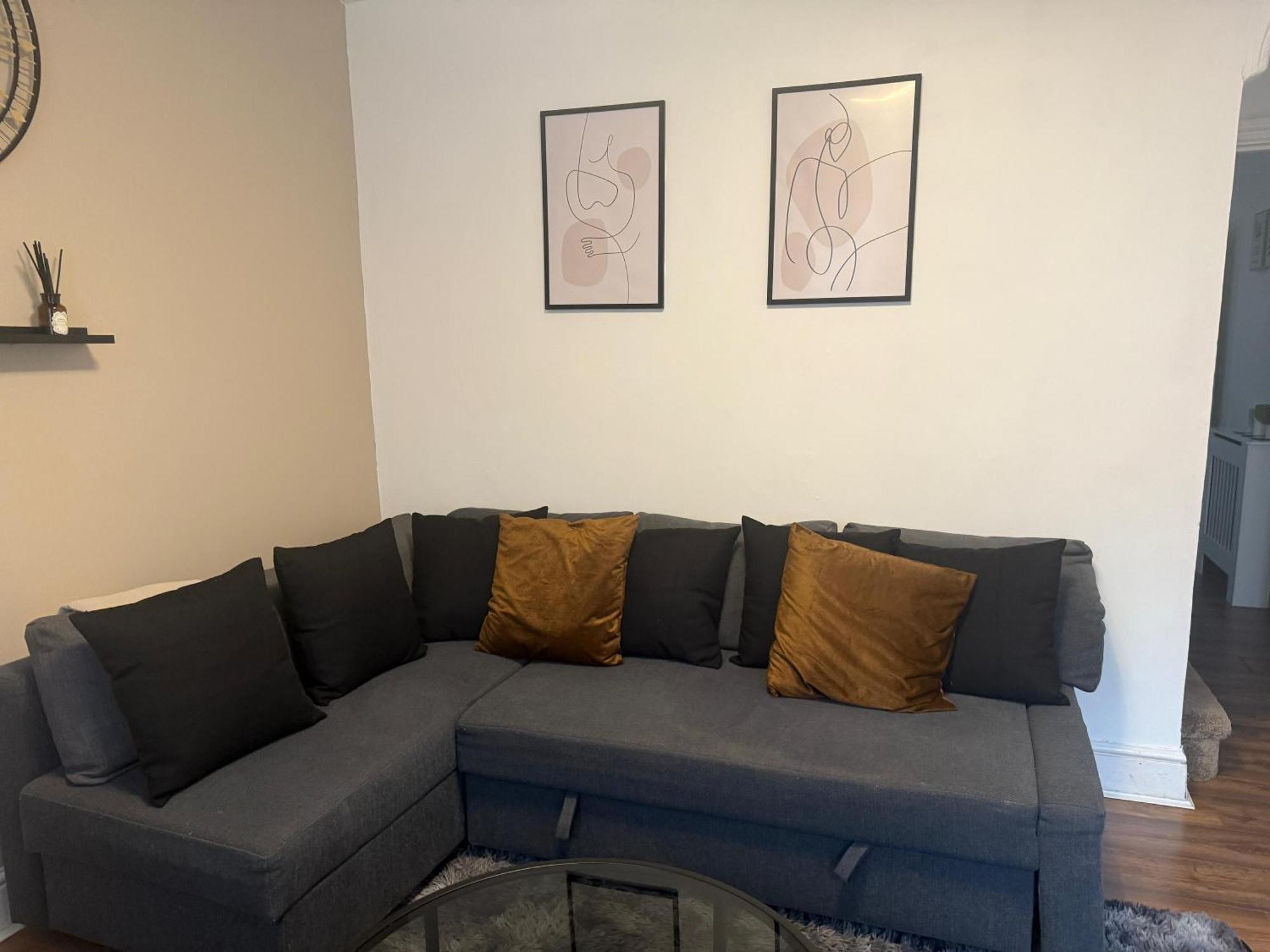 Home Sweet Home In Rg1 With Free Parking Reading Bagian luar foto